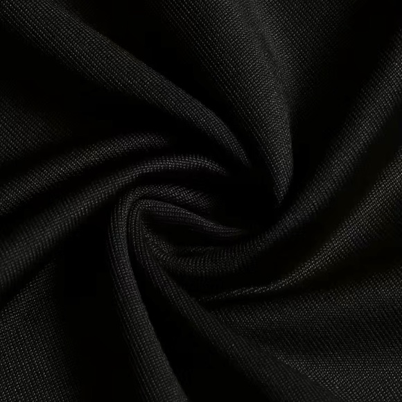 NWOT Black Plus Size Solid Contrast Lace Criss Cross Cami Top. Size 20 - Picture 6 of 9